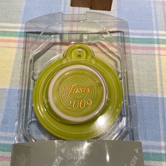 Fiestaware 2009 lemongrass ornament. New in package. Perfect condition - Picture 4 of 4